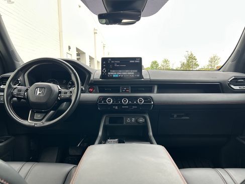 Certified 2025 Honda Pilot TrailSport image 29