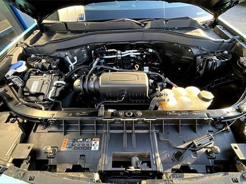 Used 2021 Ford Explorer XLT w/ Equipment Group 202A image 9