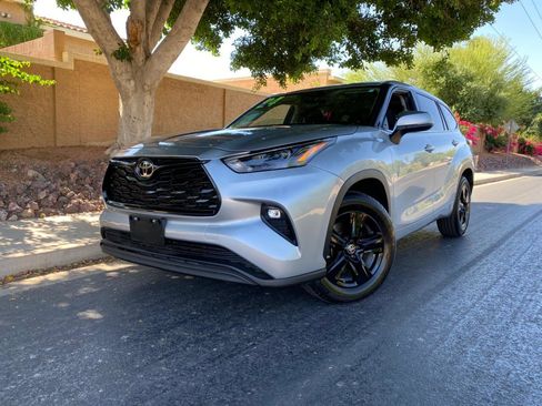 Used 2024 Toyota Highlander LE FWD image 74