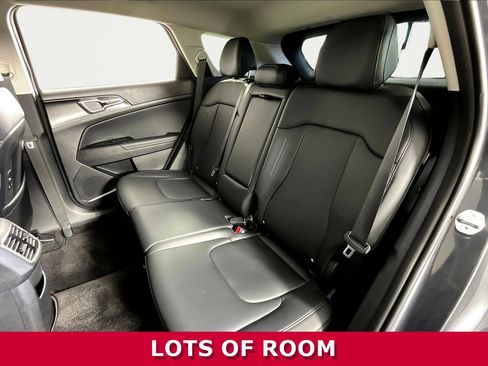 Used 2025 Kia Sportage EX image 23