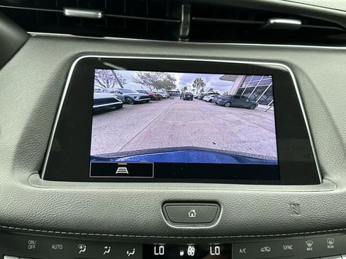 Used 2021 Cadillac XT4 Premium Luxury image 25