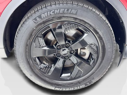 Used 2022 Land Rover Discovery Sport SE image 56