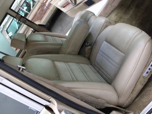 Used 1989 Jeep Grand Wagoneer image 26