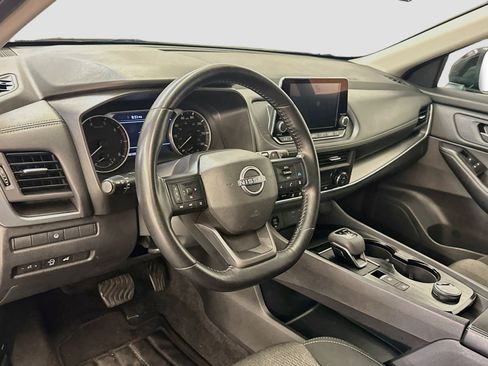 Used 2025 Nissan Rogue SV AWD/4WD image 18