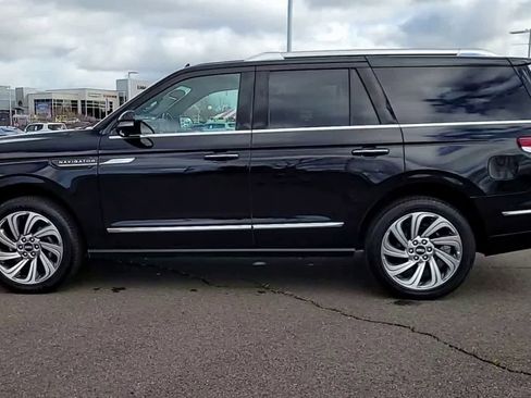 Used 2023 Lincoln Navigator Reserve image 5
