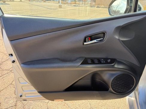 Used 2019 Toyota Prius LE image 19