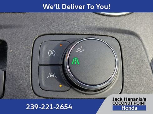 Used 2023 Chevrolet Traverse LT FWD image 32