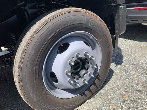 New 2025 Ford F450 XL w/ XL Chrome Package image 27