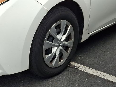 Used 2016 Toyota Corolla L FWD image 4