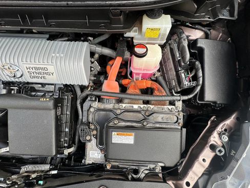 Used 2015 Toyota Prius V Three image 27