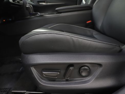 Used 2025 Toyota Camry SE w/ Multimedia Upgrade Package image 23