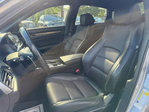 Used 2018 Honda Accord Sport image 11