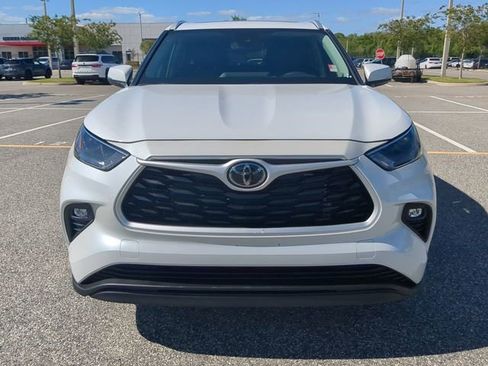 Certified 2024 Toyota Highlander XLE image 9
