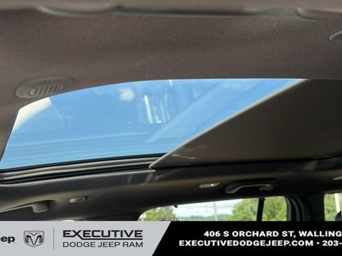 Used 2023 Jeep Grand Cherokee Overland w/ Luxury Tech Group IV AWD/4WD image 12