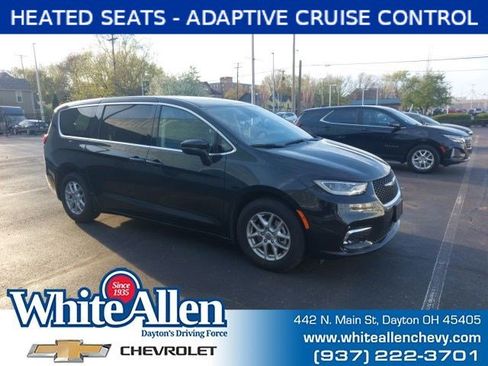 Used 2023 Chrysler Pacifica Touring-L image 1