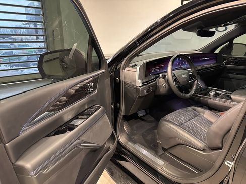 Used 2026 Cadillac Escalade IQ Sport 1 w/ LPO, ONYX Package image 19