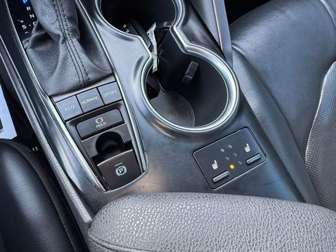 Used 2020 Toyota Camry XLE image 21