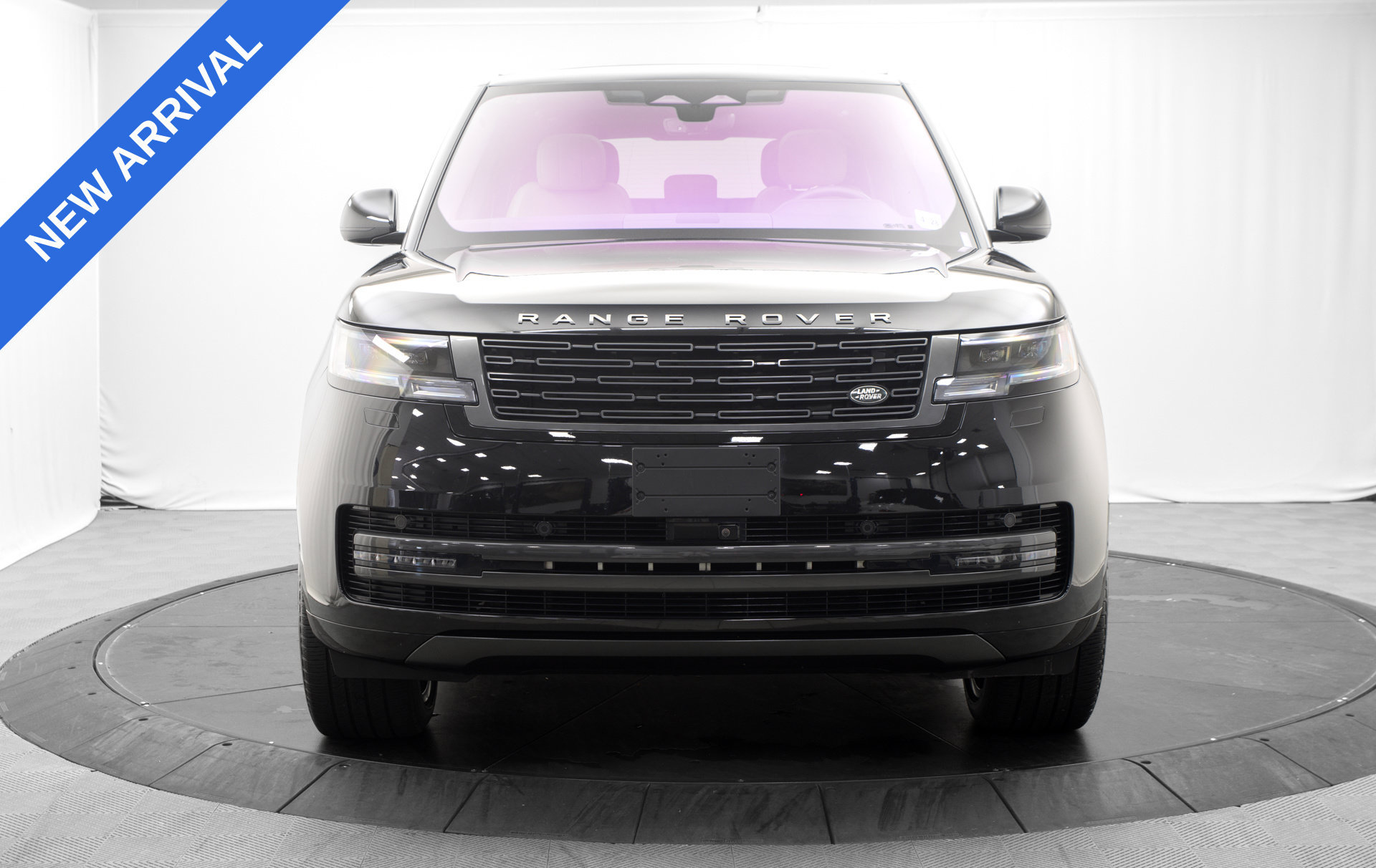 Used 2025 Land Rover Range Rover SE AWD/4WD image 2