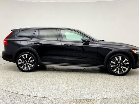 Used 2020 Volvo V60 T5 Cross Country w/ Protection Package image 4