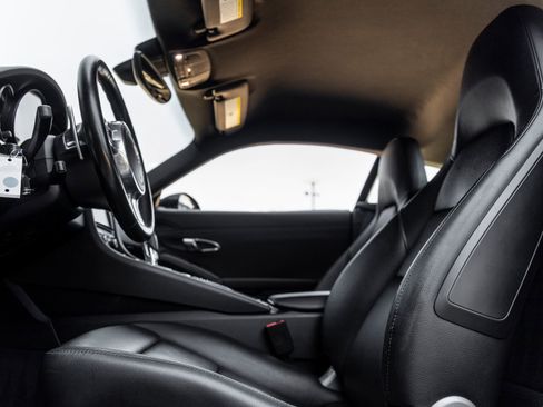 Certified 2016 Porsche Cayman RWD image 22