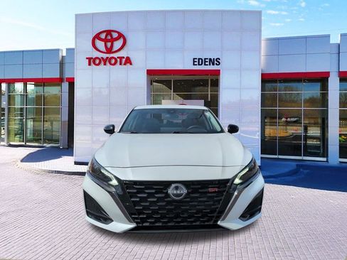 Used 2023 Nissan Altima 2.5 SR w/ SR Premium Package image 8