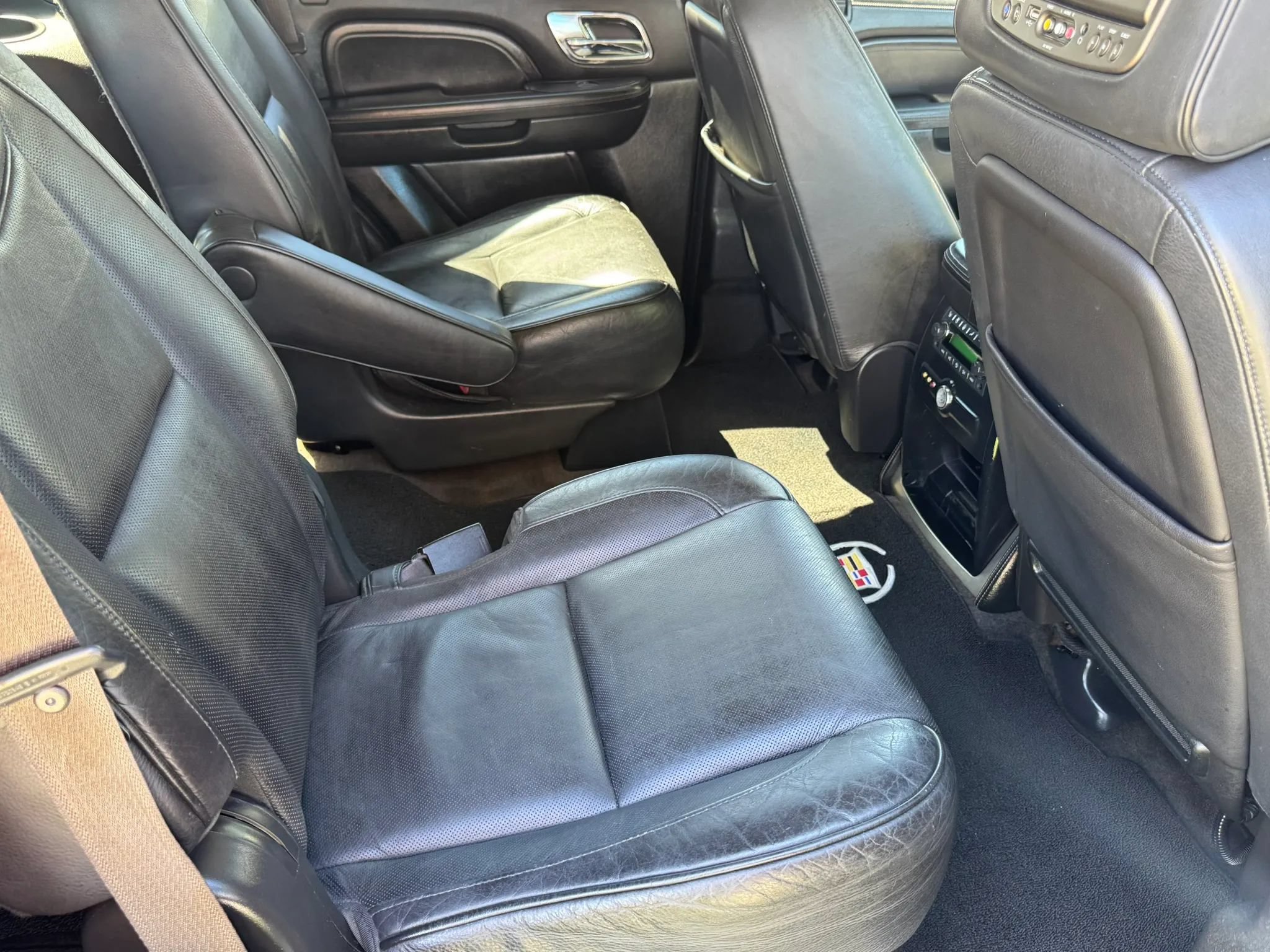 Used 2012 Cadillac Escalade Platinum RWD image 20