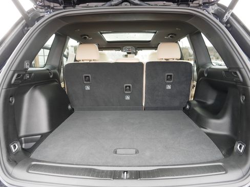 Used 2024 Jeep Grand Cherokee Limited w/ Luxury Tech Group II image 18