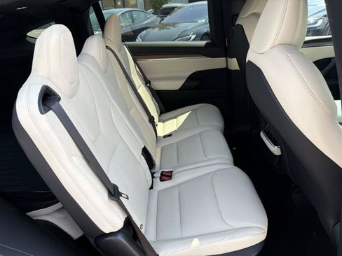 Used 2025 Tesla Model X AWD/4WD image 21