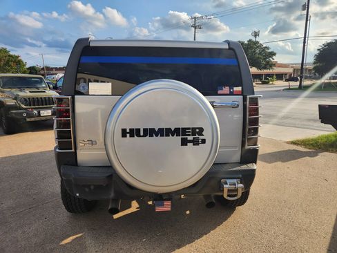 Used 2010 HUMMER H3 Luxury w/ Appearance Package AWD/4WD image 4