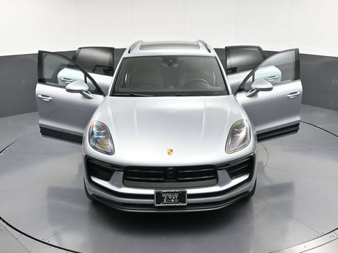 Certified 2026 Porsche Macan AWD/4WD image 32