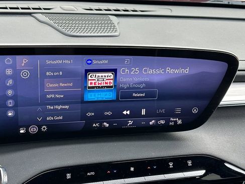 Used 2025 Buick Enclave Preferred image 19