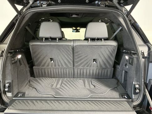 Certified 2025 BMW X7 xDrive40i w/ M Sport Package AWD/4WD image 9
