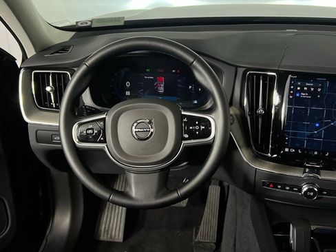 Used 2025 Volvo XC60 B5 Plus image 14