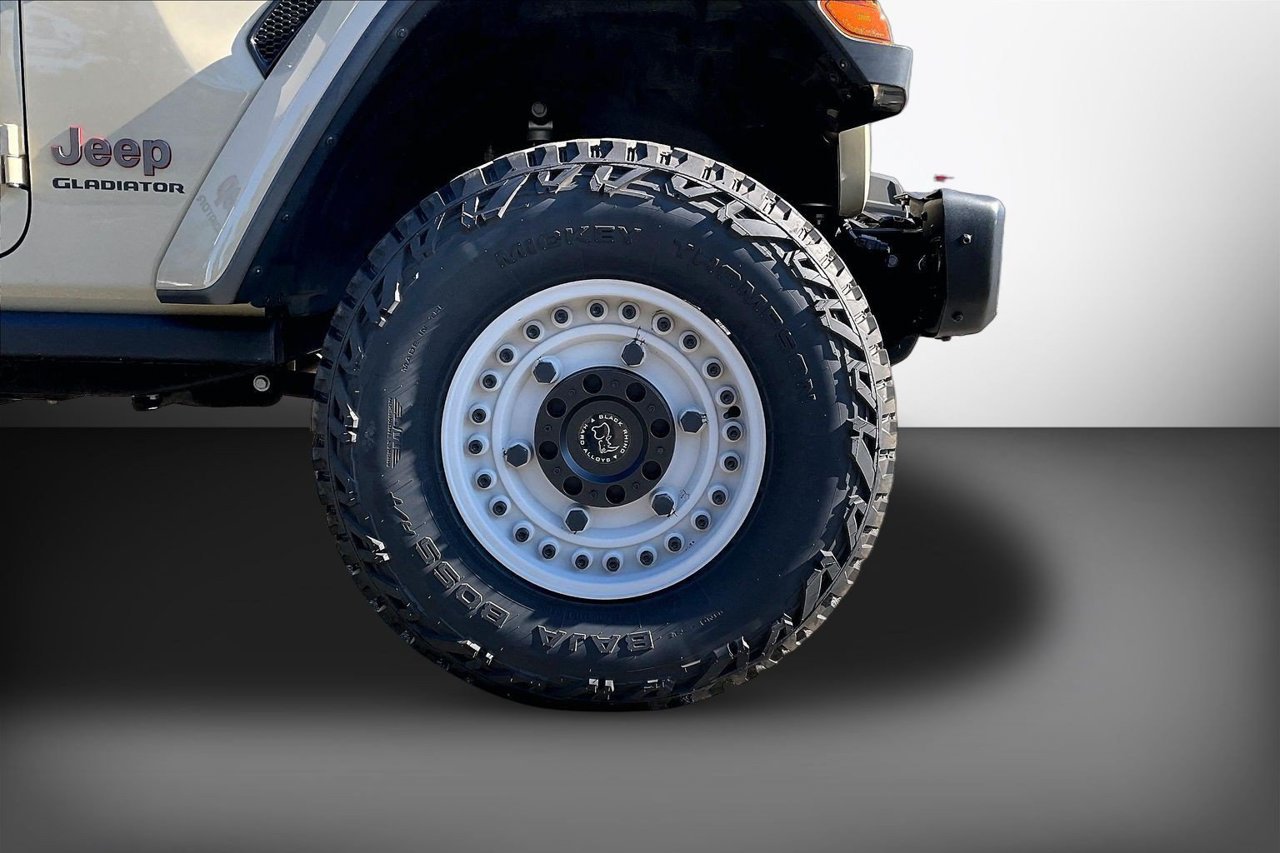 Certified 2020 Jeep Gladiator Rubicon AWD/4WD image 32