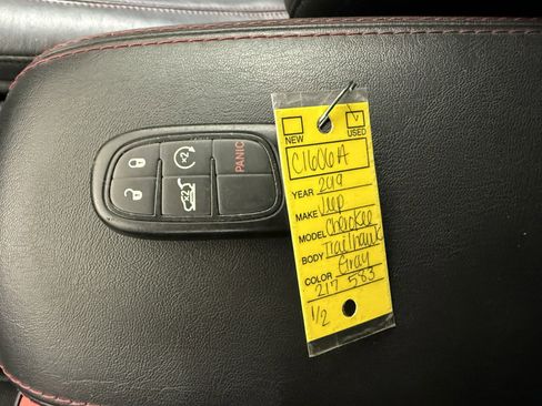 Used 2019 Jeep Cherokee Trailhawk image 31