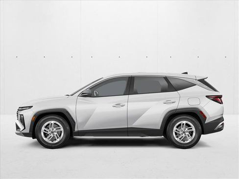 New 2025 Hyundai Tucson SE image 3