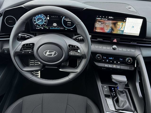 New 2025 Hyundai Elantra SEL FWD image 17