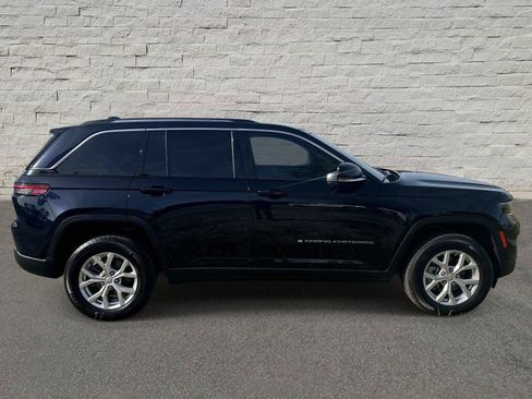 Used 2024 Jeep Grand Cherokee Limited AWD/4WD image 6