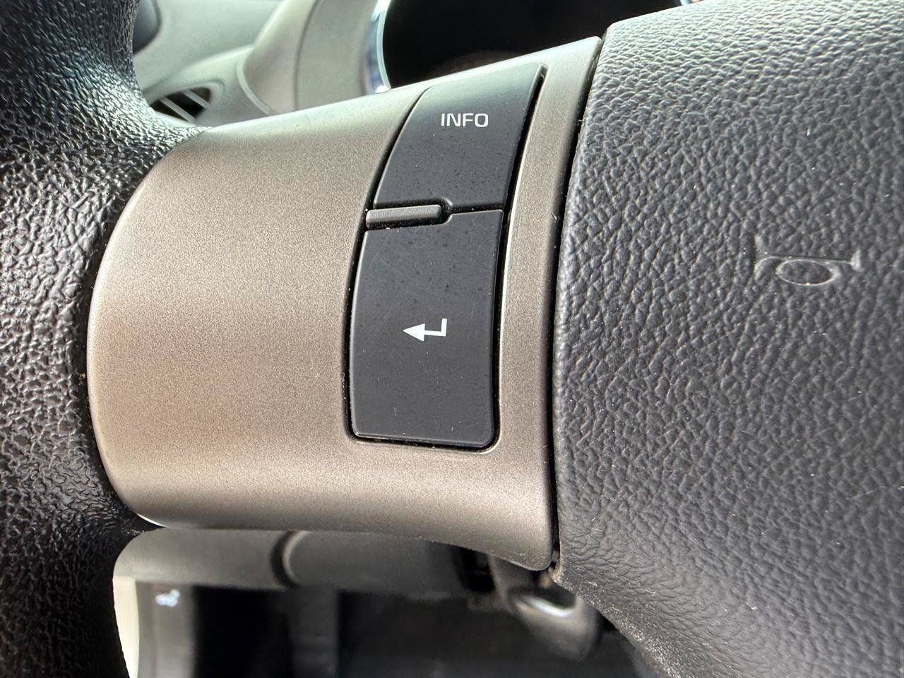 Used 2008 Pontiac Solstice Convertible RWD image 11