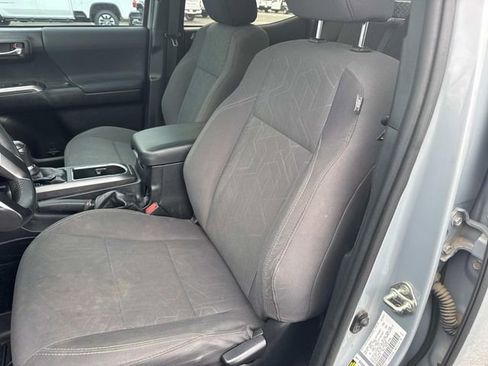 Used 2019 Toyota Tacoma TRD Sport w/ Technology Package image 25