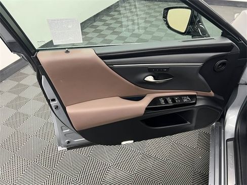 Certified 2025 Lexus ES 350 w/ Premium Package image 9