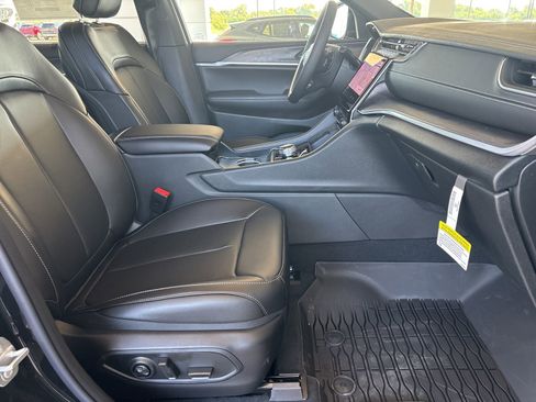 New 2025 Jeep Grand Cherokee L Limited w/ Luxury Tech Group II image 16