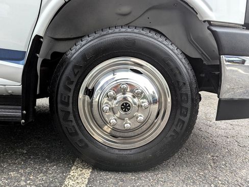 Used 2019 Chevrolet Express 4500 w/ RV Package image 99