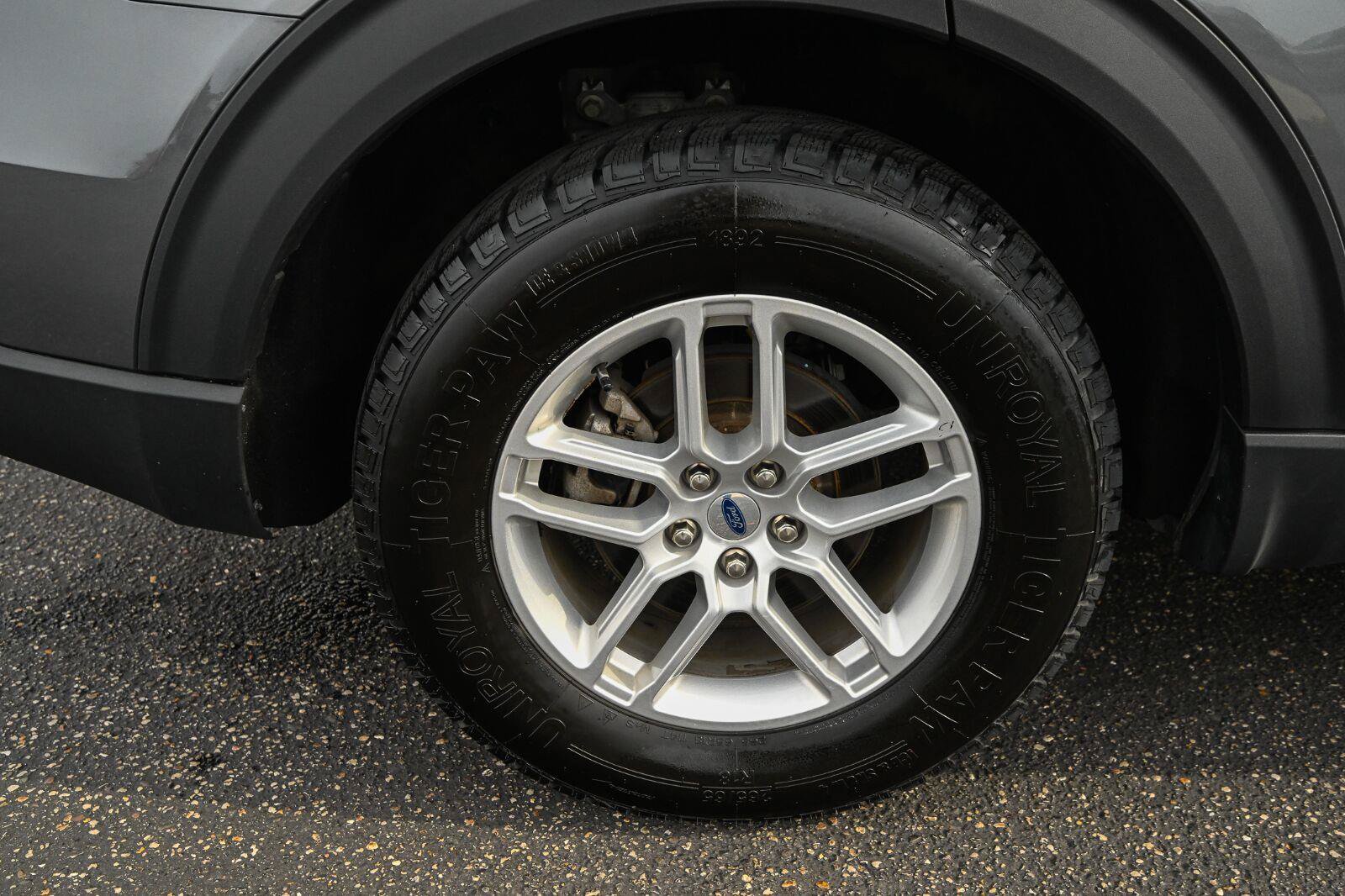 Used 2025 Ford Explorer Active AWD/4WD image 14