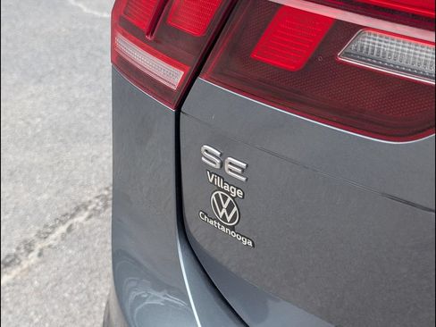 Certified 2023 Volkswagen Tiguan SE R-Line FWD image 21