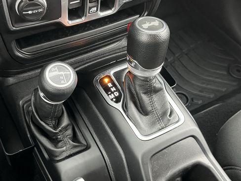 Used 2021 Jeep Wrangler Unlimited Sport AWD/4WD image 29