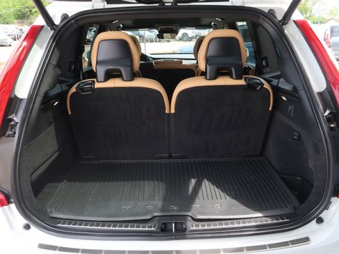 Used 2016 Volvo XC90 T6 Momentum w/ Momentum Plus Package AWD/4WD image 42