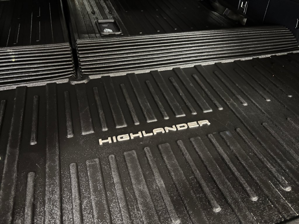 Used 2021 Toyota Highlander XLE AWD/4WD image 48