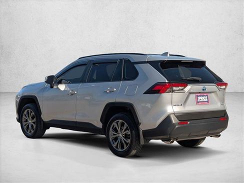Used 2022 Toyota RAV4 XLE Premium image 8