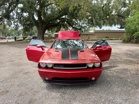 Used 2012 Dodge Challenger SXT RWD image 2